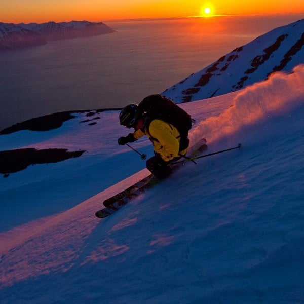 midnight-sun-in-trollaskagi-is